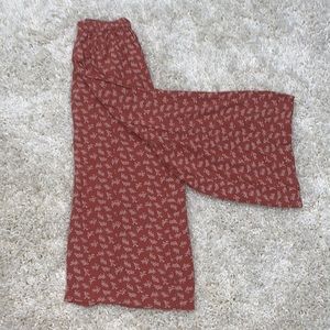 A pair of flowy American eagle pants.